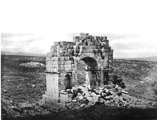 Triumphal arch, 
Mactaris